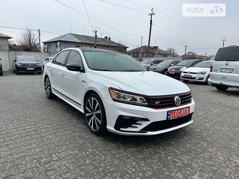 Седан Volkswagen Passat 2018 в Луцке