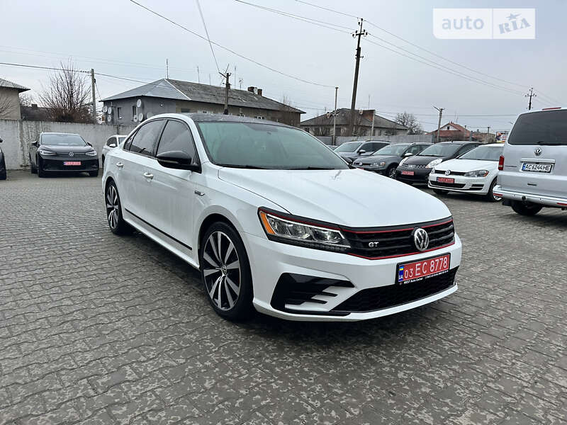 Седан Volkswagen Passat 2018 в Луцьку