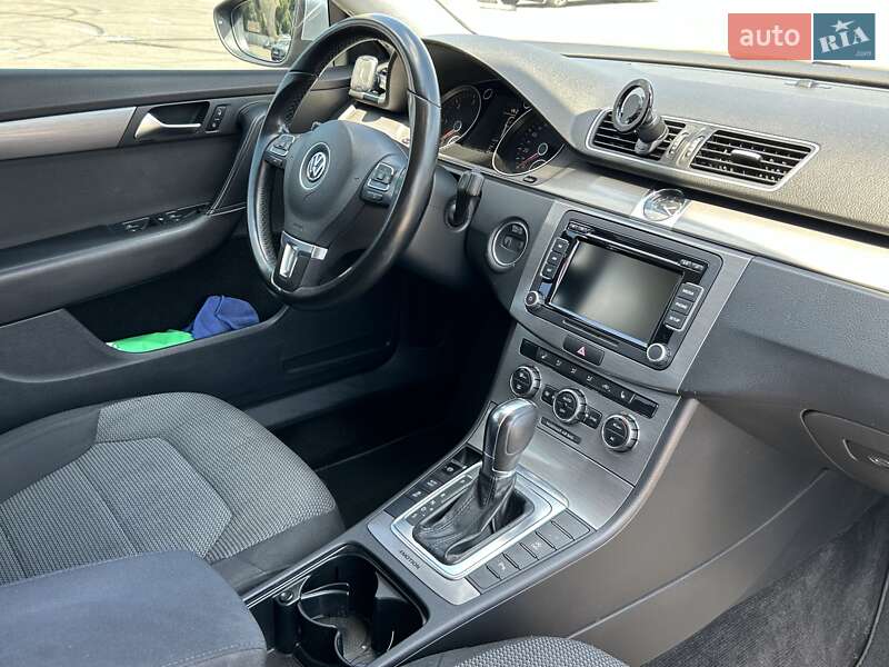 Універсал Volkswagen Passat 2011 в Києві