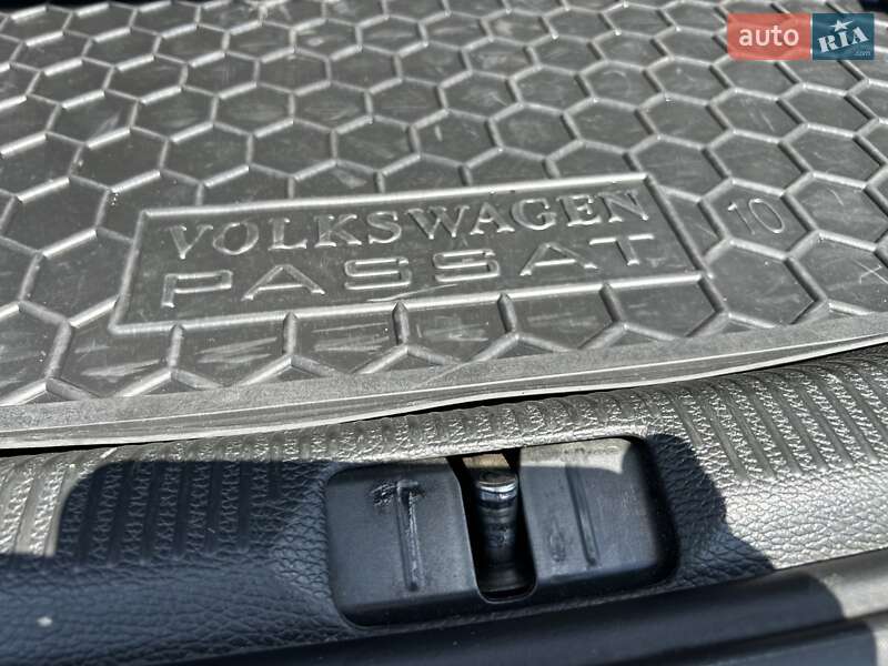 Універсал Volkswagen Passat 2011 в Києві