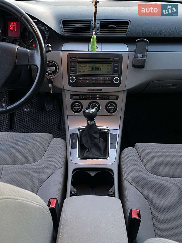 Універсал Volkswagen Passat 2006 в Вараші