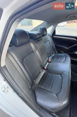 Седан Volkswagen Passat 2014 в 
