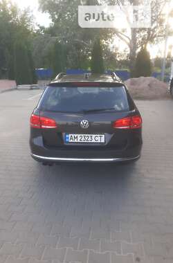 Універсал Volkswagen Passat 2013 в Житомирі