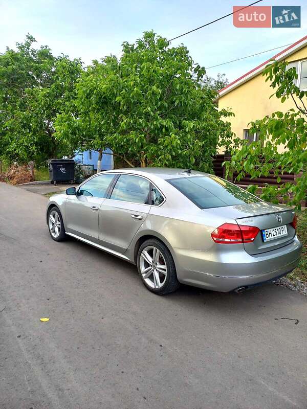 Седан Volkswagen Passat 2013 в Одесі
