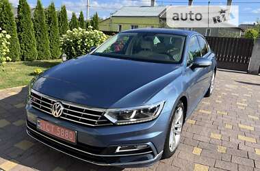 Седан Volkswagen Passat 2018 в Жовкве