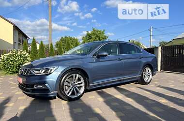 Седан Volkswagen Passat 2018 в Жовкве