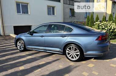 Седан Volkswagen Passat 2018 в Жовкве