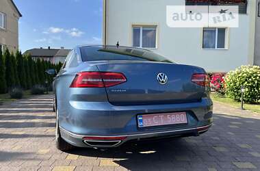 Седан Volkswagen Passat 2018 в Жовкве