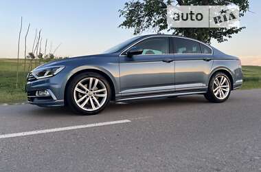 Седан Volkswagen Passat 2018 в Жовкве