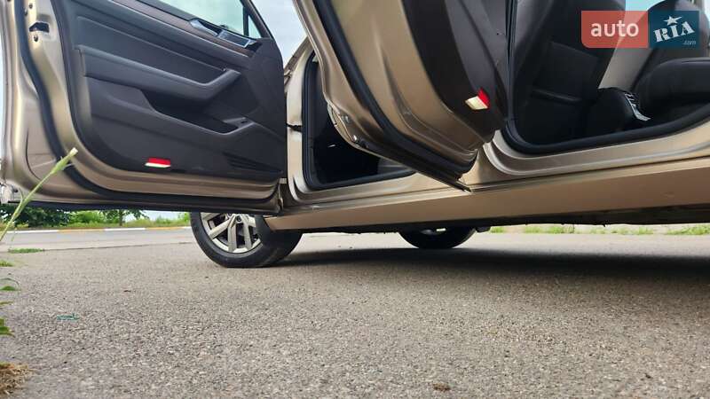 Седан Volkswagen Passat 2015 в Долинській