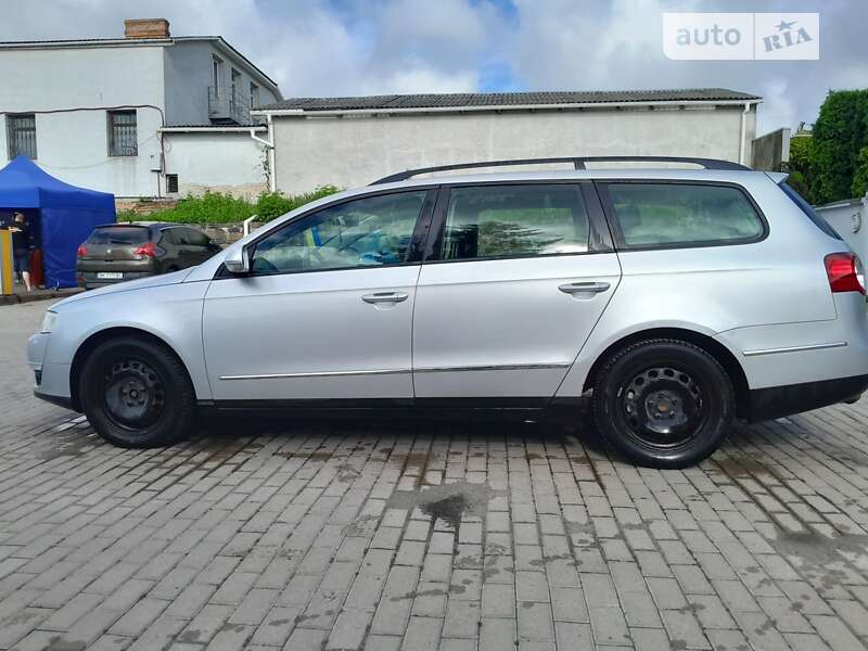Універсал Volkswagen Passat 2008 в Рівному