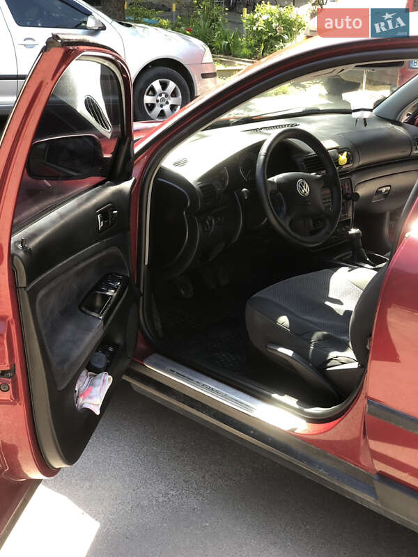 Седан Volkswagen Passat 2001 в Буську