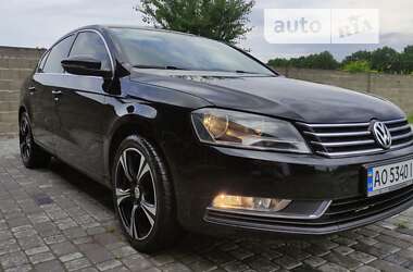 Седан Volkswagen Passat 2012 в Мукачевому