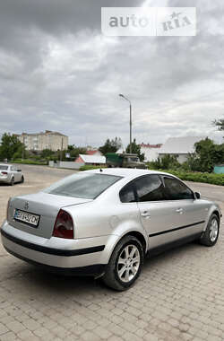 Седан Volkswagen Passat 2000 в Волочиске