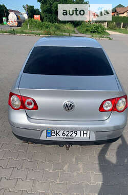 Седан Volkswagen Passat 2005 в Хмельницькому