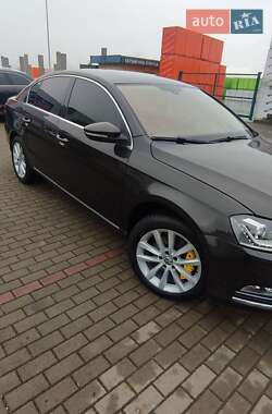 Седан Volkswagen Passat 2011 в Виноградове