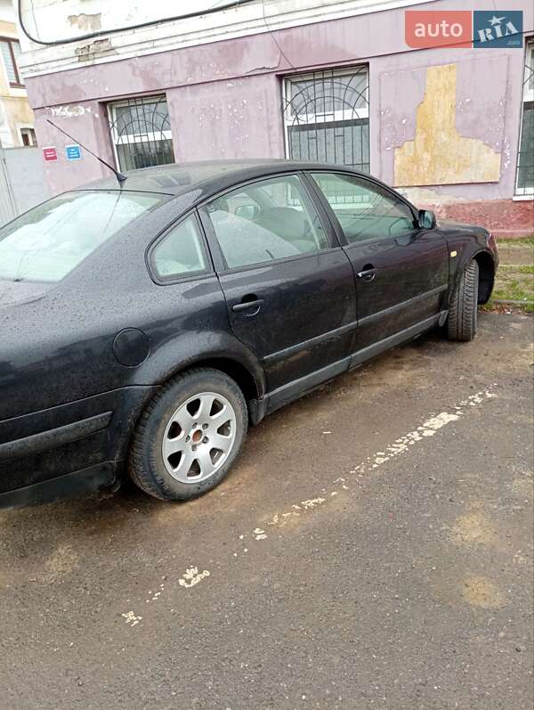 Седан Volkswagen Passat 1999 в Чернівцях