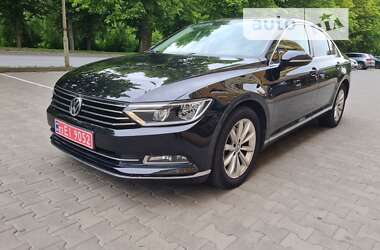 Седан Volkswagen Passat 2015 в Луцке