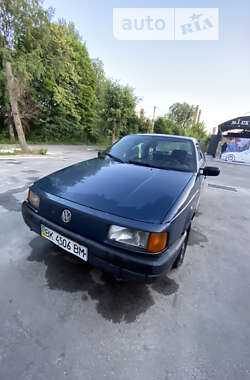Седан Volkswagen Passat 1990 в Ровно