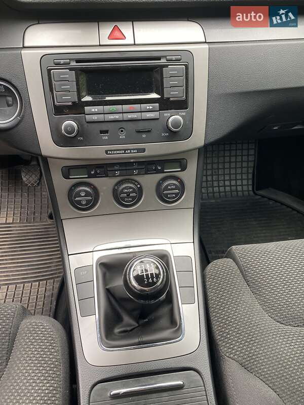 Універсал Volkswagen Passat 2006 в Полонному