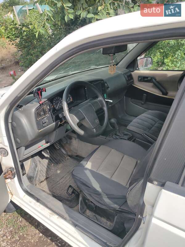 Универсал Volkswagen Passat 1989 в Днепре