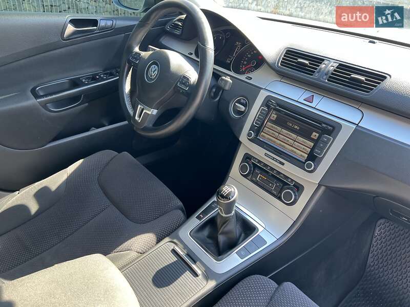 Седан Volkswagen Passat 2010 в Мукачевому