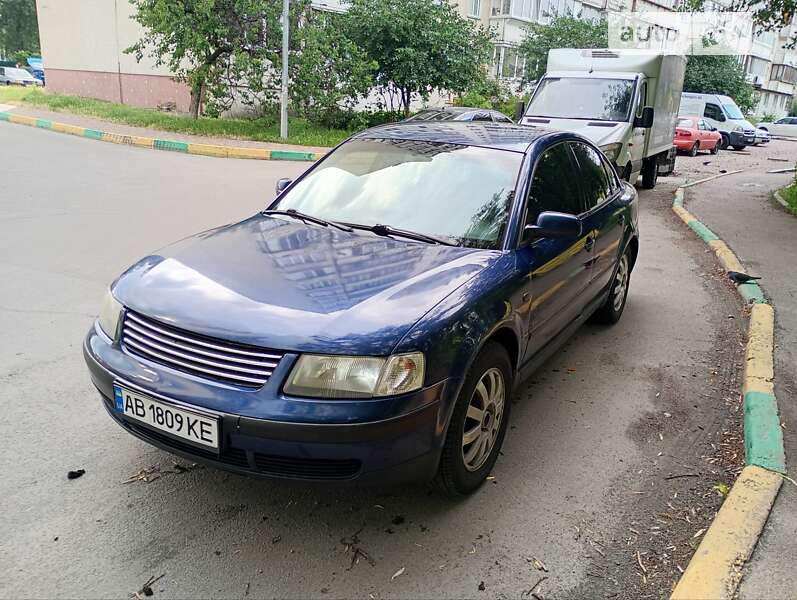 Седан Volkswagen Passat 1999 в Києві