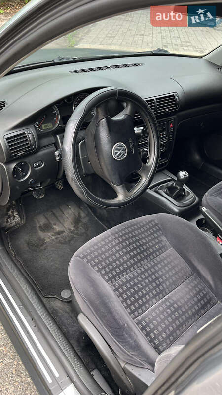 Седан Volkswagen Passat 2003 в Краматорске