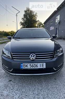 Універсал Volkswagen Passat 2011 в Сарнах