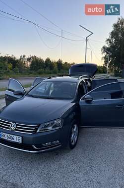 Універсал Volkswagen Passat 2011 в Сарнах