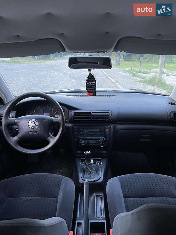 Седан Volkswagen Passat 1999 в Кицмани