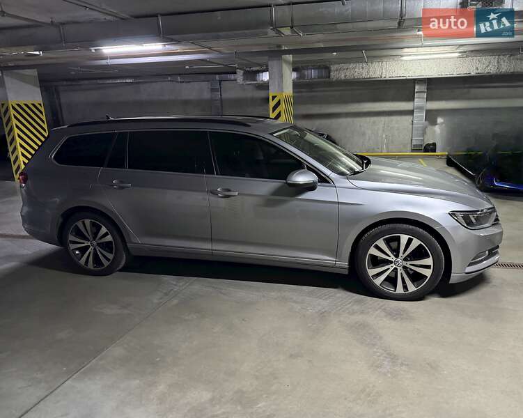 Универсал Volkswagen Passat 2018 в Киеве
