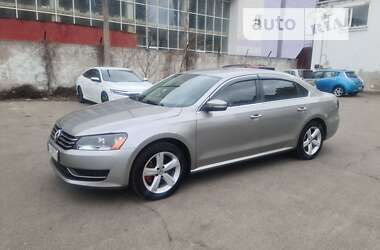 Седан Volkswagen Passat 2011 в Києві