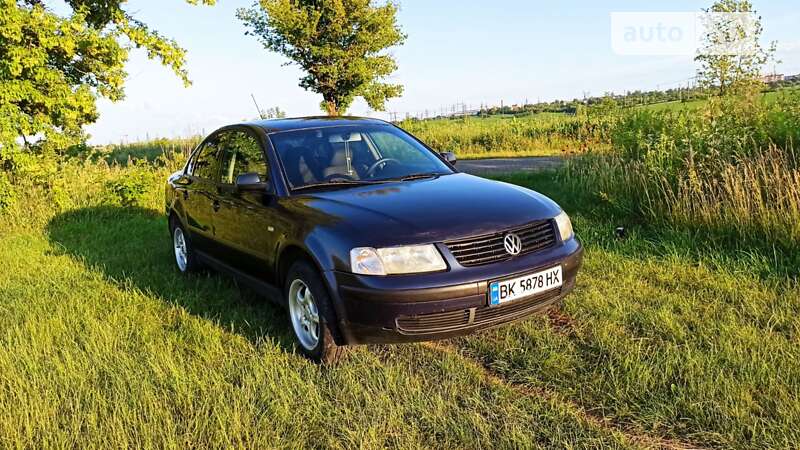 Седан Volkswagen Passat 1997 в Ровно