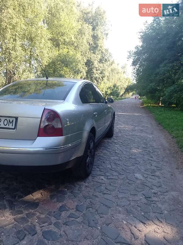 Седан Volkswagen Passat 2001 в Яготине