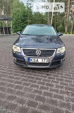 Седан Volkswagen Passat 2005 в Маневичах