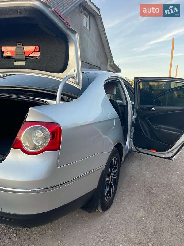Седан Volkswagen Passat 2006 в Одессе