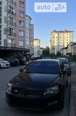 Седан Volkswagen Passat 2013 в Івано-Франківську