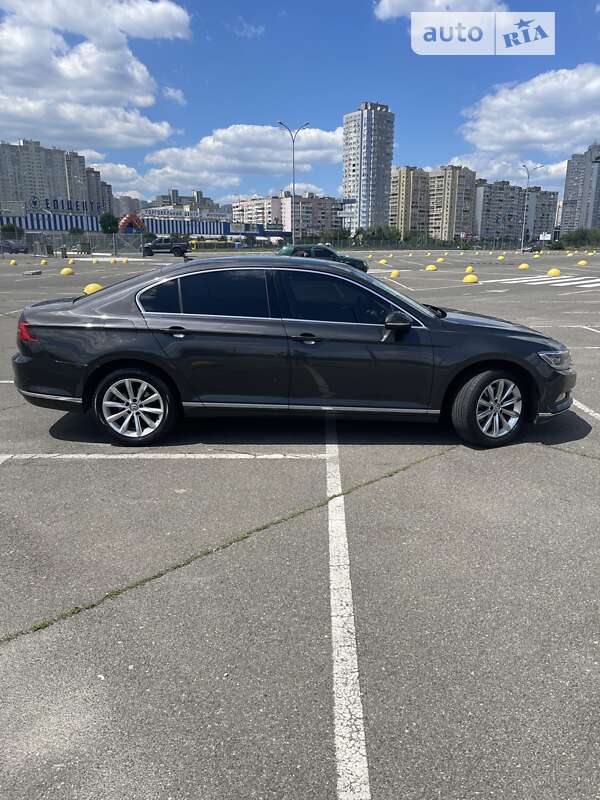 Седан Volkswagen Passat 2018 в Киеве