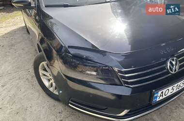 Седан Volkswagen Passat 2011 в Хусті