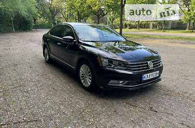 Седан Volkswagen Passat 2016 в Киеве