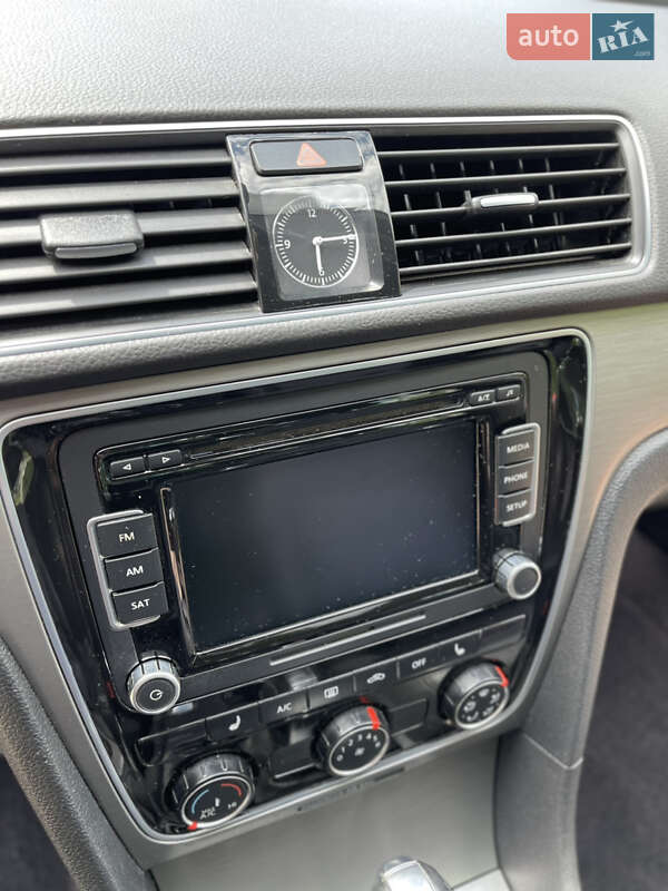 Седан Volkswagen Passat 2013 в Львове