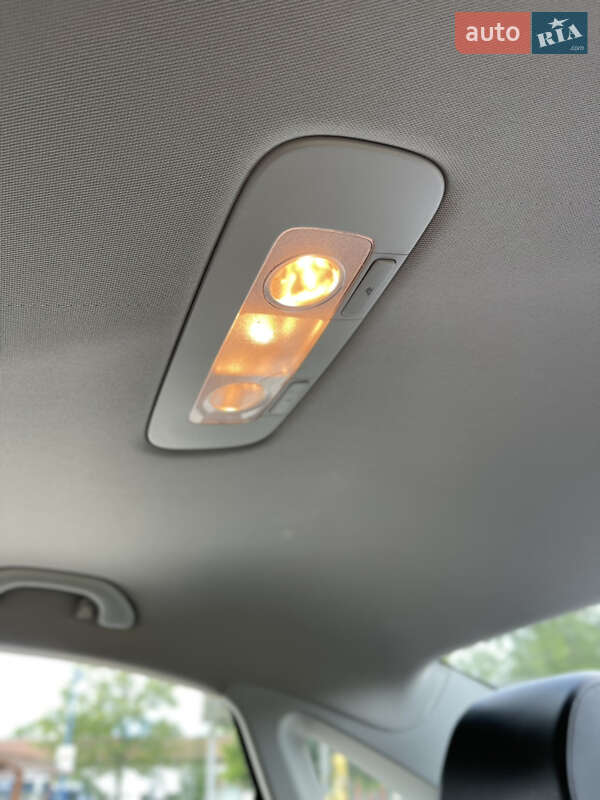 Седан Volkswagen Passat 2013 в Львове