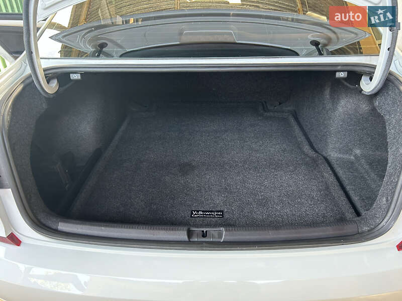 Седан Volkswagen Passat 2015 в Днепре