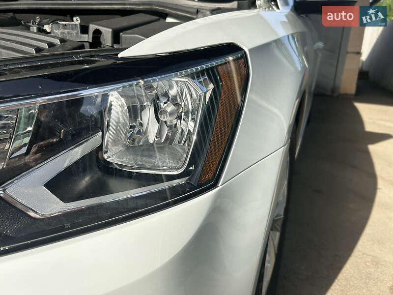 Седан Volkswagen Passat 2015 в Днепре