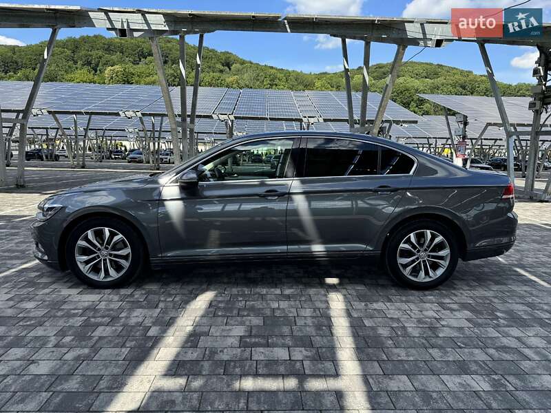 Седан Volkswagen Passat 2016 в Львове