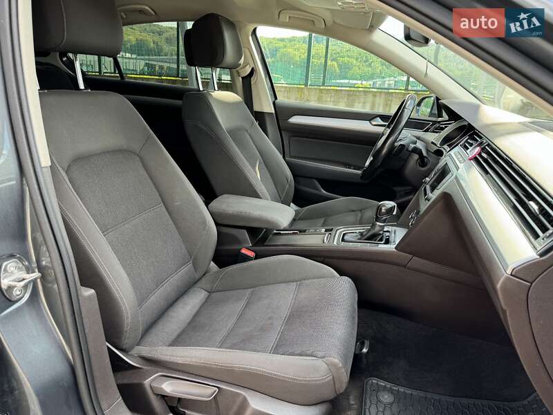 Седан Volkswagen Passat 2016 в Львове