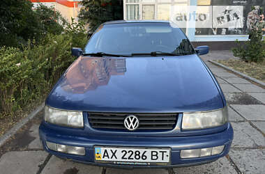 Седан Volkswagen Passat 1994 в Харькове