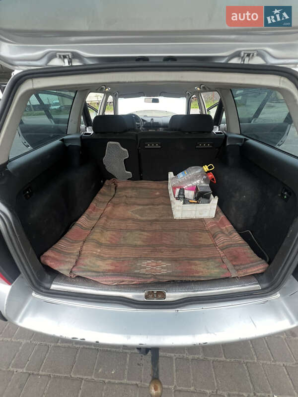 Універсал Volkswagen Passat 2001 в Львові