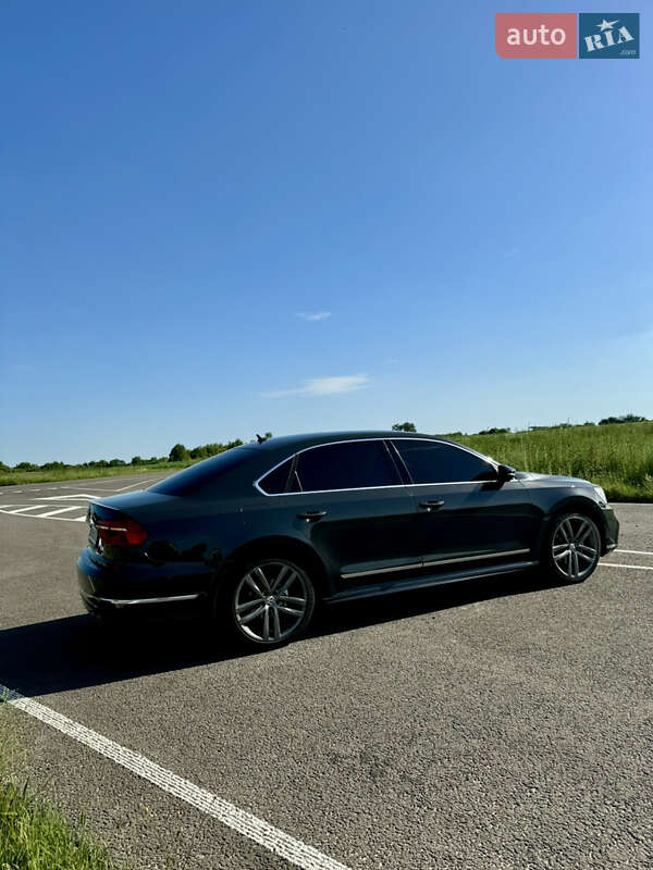 Седан Volkswagen Passat 2016 в Чернігові